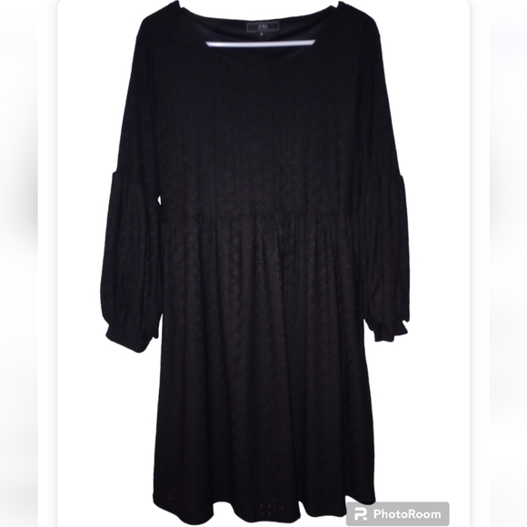 PLUS LANTERN EYELET DRESS Size 1X - Picture 5 of 5